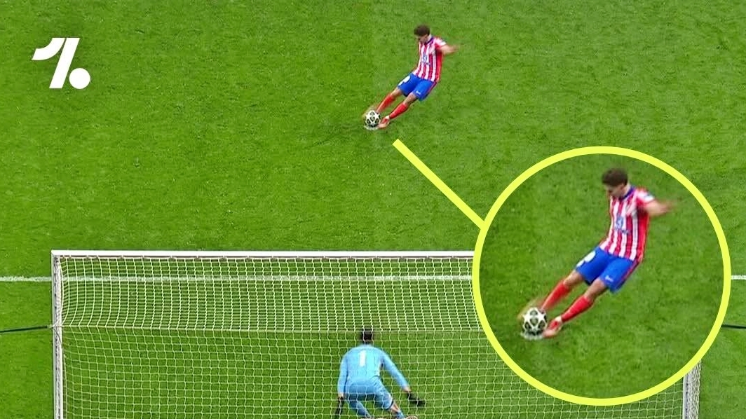 Tình huống Julian Alvarez khiến Atletico Madrid bị loại đau đớn khỏi Cúp C1 châu Âu
